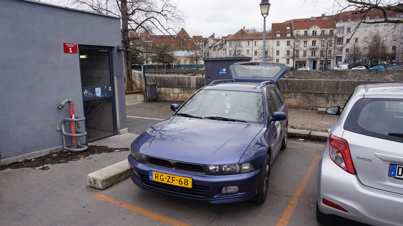 Loading the Galant for the last time. 13:00